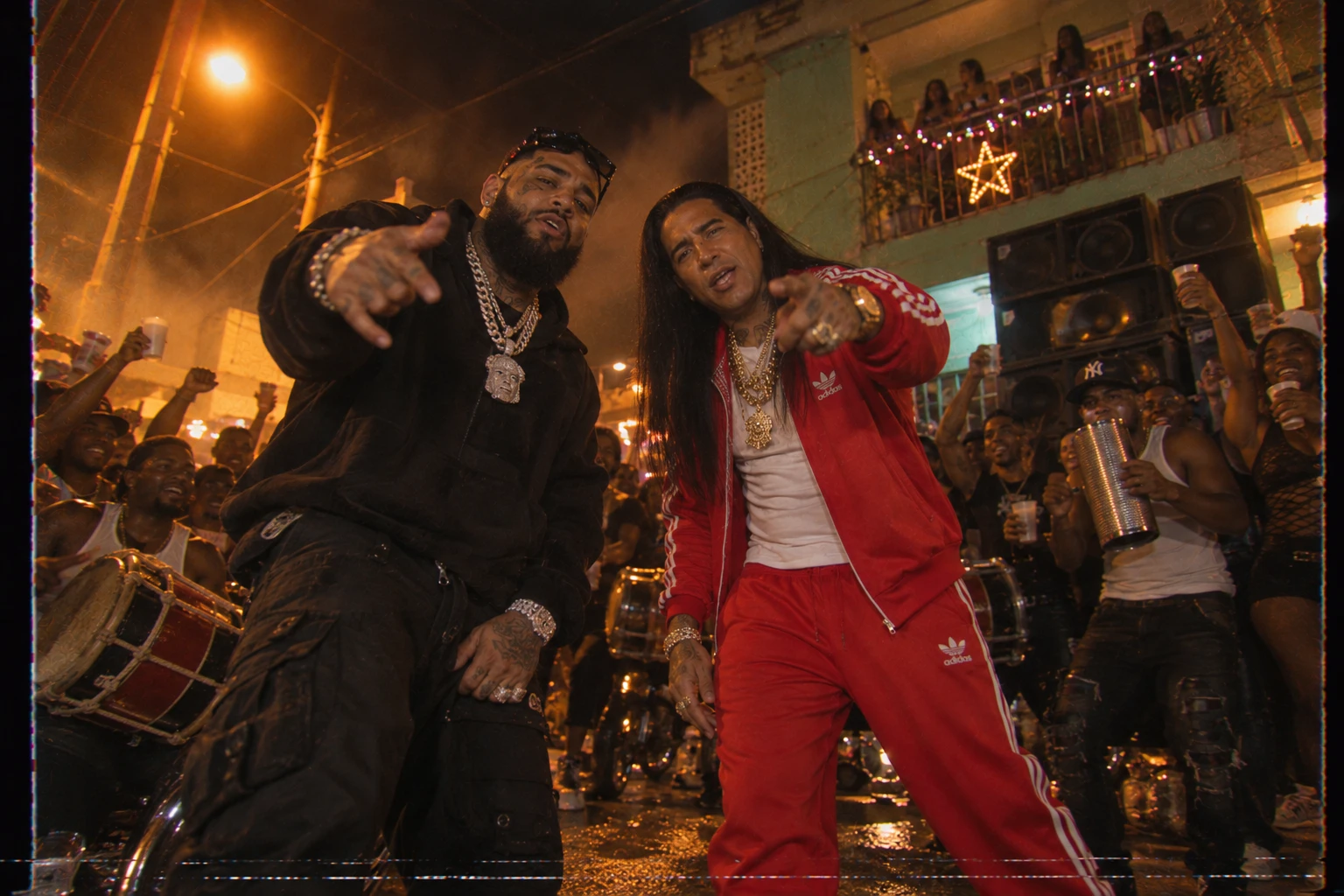 Donaty y Omega El Fuerte en el aguinaldo del barrio